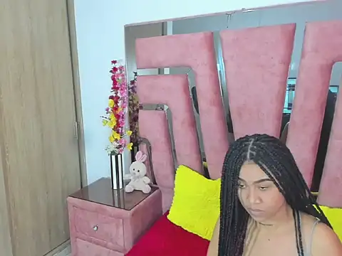 Snapshot of MaraKarly chatting on 11/16/25, 05:40 MaraKarly online show from 11/16/25, 05:40