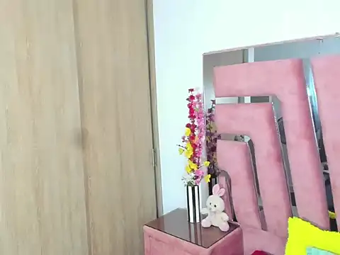 Snapshot of MaraKarly chatting on 11/18/25, 07:18 MaraKarly online show from 11/18/25, 07:18