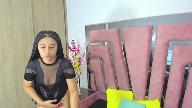 Snapshot of MaraKarly chatting on 11/23/25, 06:41 MaraKarly online show from 11/23/25, 06:41