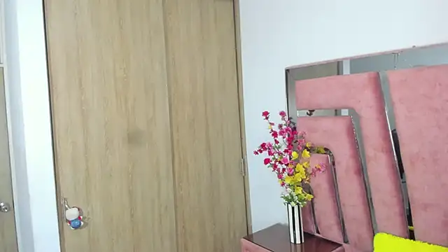 Snapshot of MaraKarly chatting on 11/24/25, 08:08 MaraKarly online show from 11/24/25, 08:08