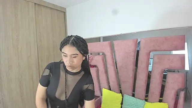 Snapshot of MaraKarly chatting on 11/29/25, 08:23 MaraKarly online show from 11/29/25, 08:23