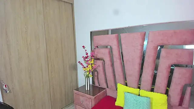 Snapshot of MaraKarly chatting on 11/30/25, 06:34 MaraKarly online show from 11/30/25, 06:34