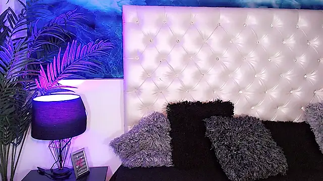 Valeria Swett  online show from 11/14/25, 12:31