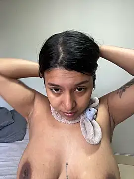 Snapshot of _Chloe_Smith chatting on 12/17/25, 02:45 Chloe Smith online show from 12/17/25, 02:45