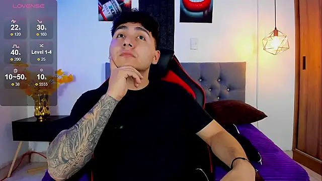 Snapshot of Nicolas_James_Sc chatting on 10/31/25, 01:45 Nicolas James Sc online show from 10/31/25, 01:45