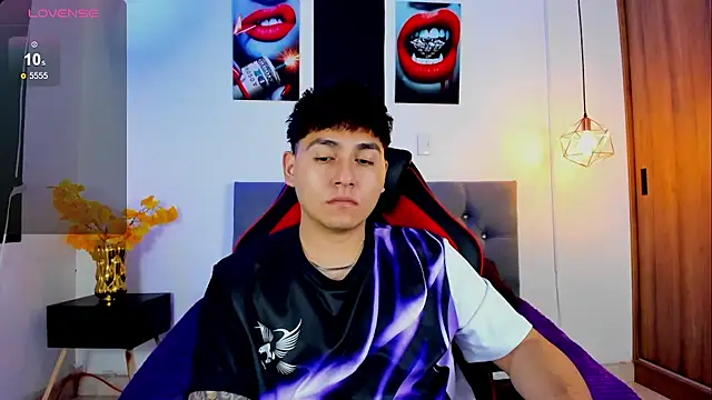 Snapshot of Nicolas_James_Sc chatting on 11/10/25, 01:32 Nicolas James Sc online show from 11/10/25, 01:32