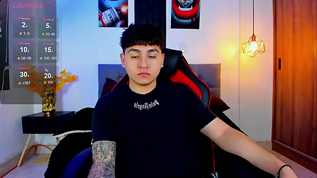 Snapshot of Nicolas_James_Sc chatting on 11/11/25, 01:33 Nicolas James Sc online show from 11/11/25, 01:33