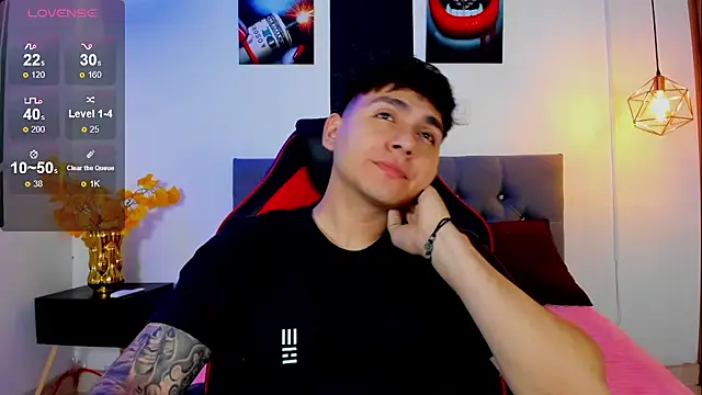 Snapshot of Nicolas_James_Sc chatting on 11/19/25, 02:06 Nicolas James Sc online show from 11/19/25, 02:06