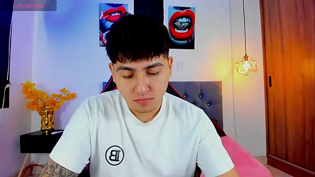 Snapshot of Nicolas_James_Sc chatting on 11/24/25, 02:06 Nicolas James Sc online show from 11/24/25, 02:06