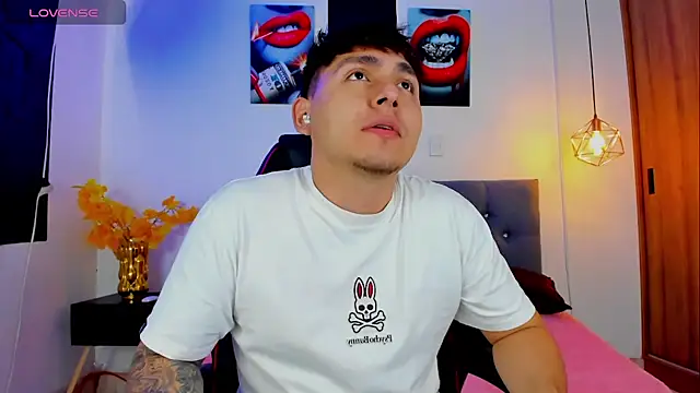 Snapshot of Nicolas_James_Sc chatting on 11/27/25, 02:30 Nicolas James Sc online show from 11/27/25, 02:30