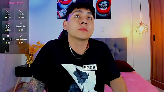 Snapshot of Nicolas_James_Sc chatting on 11/30/25, 01:15 Nicolas James Sc online show from 11/30/25, 01:15