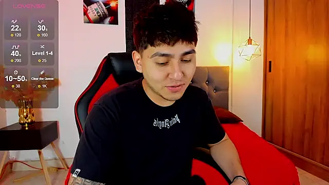 Snapshot of Nicolas_James_Sc chatting on 12/15/25, 01:37 Nicolas James Sc online show from 12/15/25, 01:37