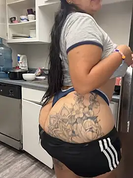 Snapshot of latina_curvy22 chatting on 04/22/26, 07:26 latina curvy22 online show from 04/22/26, 07:26