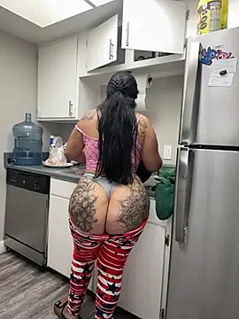 Snapshot of latina_curvy22 chatting on 04/23/26, 07:16 latina curvy22 online show from 04/23/26, 07:16