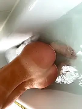 Petitbiscuit2B0 online show from 10/29/25, 11:12