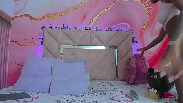 Taylor oriana  online show from 11/04/25, 10:58