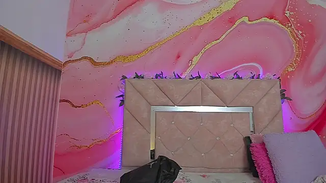 Taylor oriana  online show from 12/18/25, 11:05