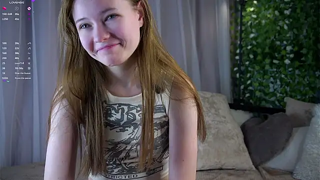 LynHillaire online show from 02/26/26, 12:26