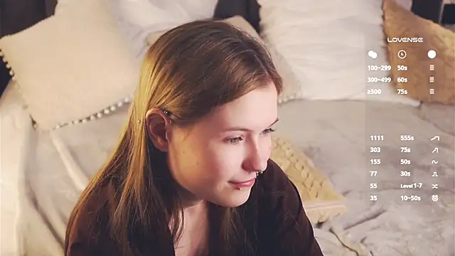 Snapshot of LynHillaire chatting on 04/19/26, 06:10 LynHillaire online show from 04/19/26, 06:10
