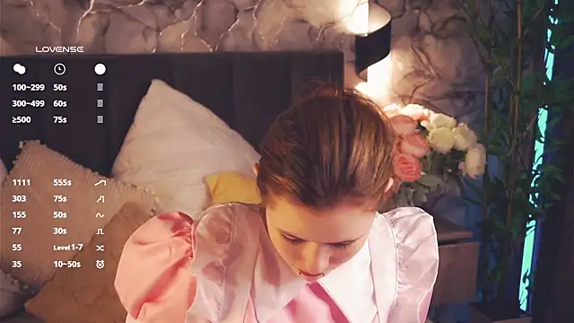Snapshot of LynHillaire chatting on 04/21/26, 12:44 LynHillaire online show from 04/21/26, 12:44
