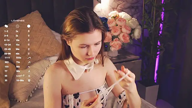 Snapshot of LynHillaire chatting on 04/23/26, 01:02 LynHillaire online show from 04/23/26, 01:02