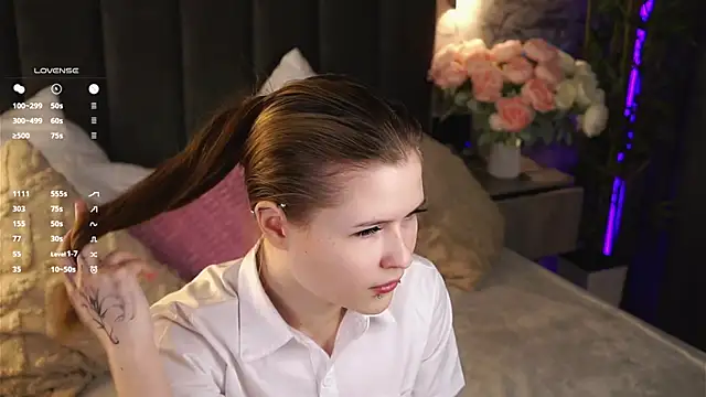 Snapshot of LynHillaire chatting on 05/04/26, 02:57 LynHillaire online show from 05/04/26, 02:57