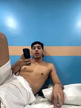 Snapshot of Andres-Andrea1922 chatting on 09/09/25, 10:42 Andres-Andrea1922 online show from 09/09/25, 10:42