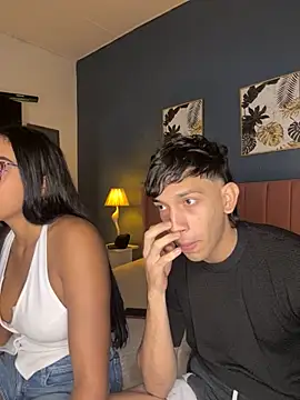 Snapshot of Andres-Andrea1922 chatting on 10/01/25, 01:44 Andres-Andrea1922 online show from 10/01/25, 01:44