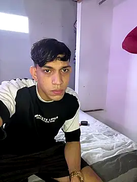 Snapshot of Andres-Andrea1922 chatting on 11/28/25, 09:28 Andres-Andrea1922 online show from 11/28/25, 09:28