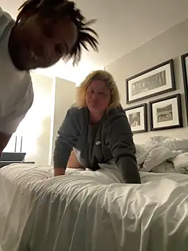 Snapshot of bbwbubbles77 chatting on 11/12/25, 03:56 bbwbubbles77 online show from 11/12/25, 03:56