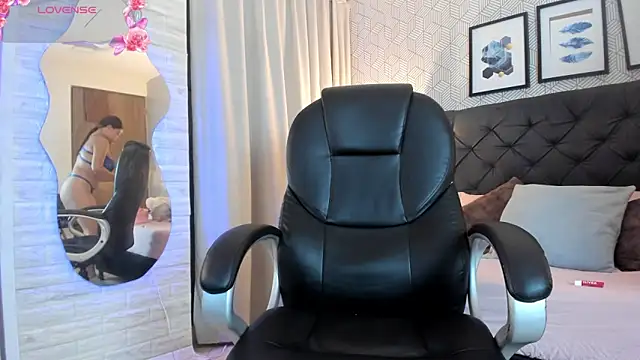 Snapshot of sophie__blare chatting on 09/13/25, 08:08 sophie  blare online show from 09/13/25, 08:08