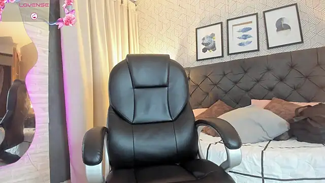 Snapshot of sophie__blare chatting on 09/27/25, 08:03 sophie  blare online show from 09/27/25, 08:03