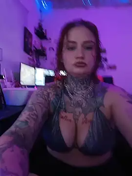 Snapshot of blazed_vixen chatting on 06/17/26, 11:38 blazed vixen online show from 06/17/26, 11:38