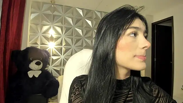 zoerouse  online show from 12/01/25, 08:25