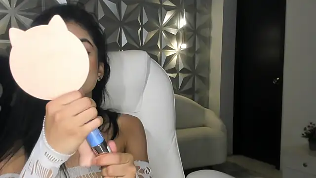 zoerouse  online show from 12/05/25, 08:49