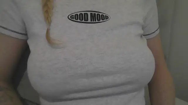 flirty babe x online show from 10/09/25, 05:00