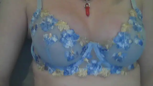 Snapshot of flirty_babe_x chatting on 04/19/26, 09:06 flirty babe x online show from 04/19/26, 09:06