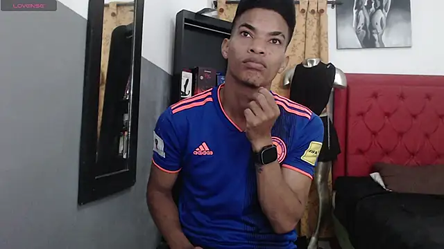 Snapshot of David_s3xy chatting on 09/16/25, 07:15 David s3xy online show from 09/16/25, 07:15