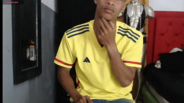 Snapshot of David_s3xy chatting on 10/08/25, 01:31 David s3xy online show from 10/08/25, 01:31