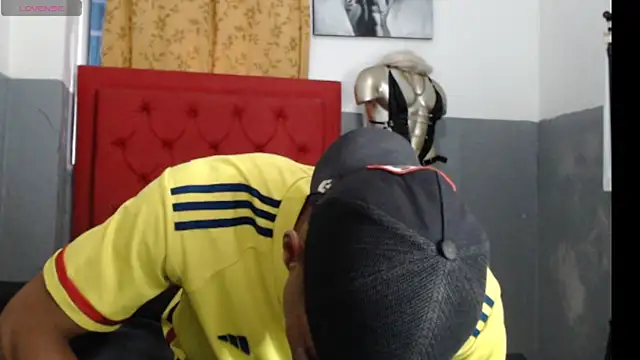 Snapshot of David_s3xy chatting on 10/23/25, 02:16 David s3xy online show from 10/23/25, 02:16