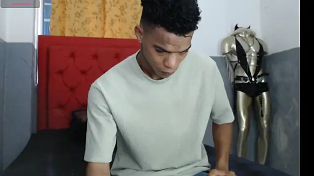 Snapshot of David_s3xy chatting on 11/01/25, 03:36 David s3xy online show from 11/01/25, 03:36