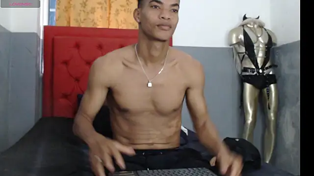 Snapshot of David_s3xy chatting on 11/07/25, 03:34 David s3xy online show from 11/07/25, 03:34