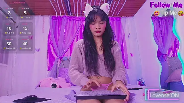 Snapshot of MeganRouss74 chatting on 10/01/25, 10:43 MeganRouss74 online show from 10/01/25, 10:43