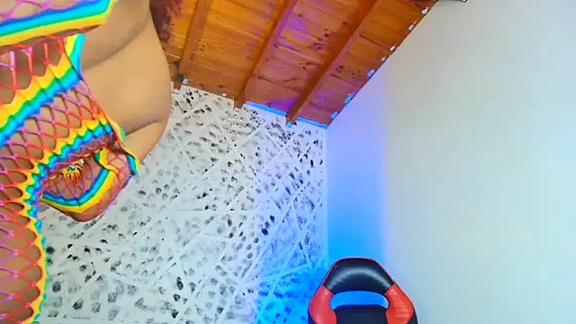 MIA HOT23CM S7S online show from 12/04/25, 02:21