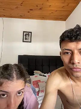 Snapshot of coupledesire18 chatting on 10/12/25, 05:12 coupledesire18 online show from 10/12/25, 05:12