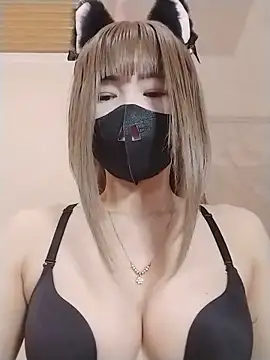 Snapshot of Helen69x chatting on 04/13/26, 03:06 Helen69x online show from 04/13/26, 03:06