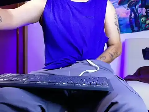 Snapshot of Zoldyck_420 chatting on 10/20/25, 06:47 Zoldyck 420 online show from 10/20/25, 06:47