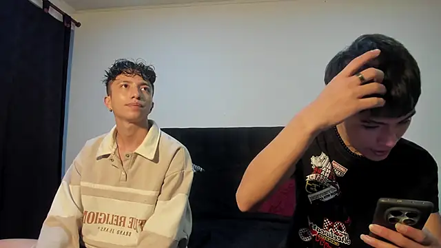 Snapshot of mhatias_ chatting on 11/13/25, 03:05 mhatias online show from 11/13/25, 03:05