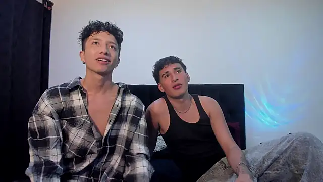 Snapshot of mhatias_ chatting on 11/19/25, 04:12 mhatias online show from 11/19/25, 04:12