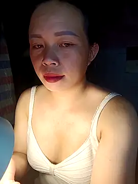 Snapshot of KumChyn chatting on 09/23/25, 12:19 KumChyn online show from 09/23/25, 12:19